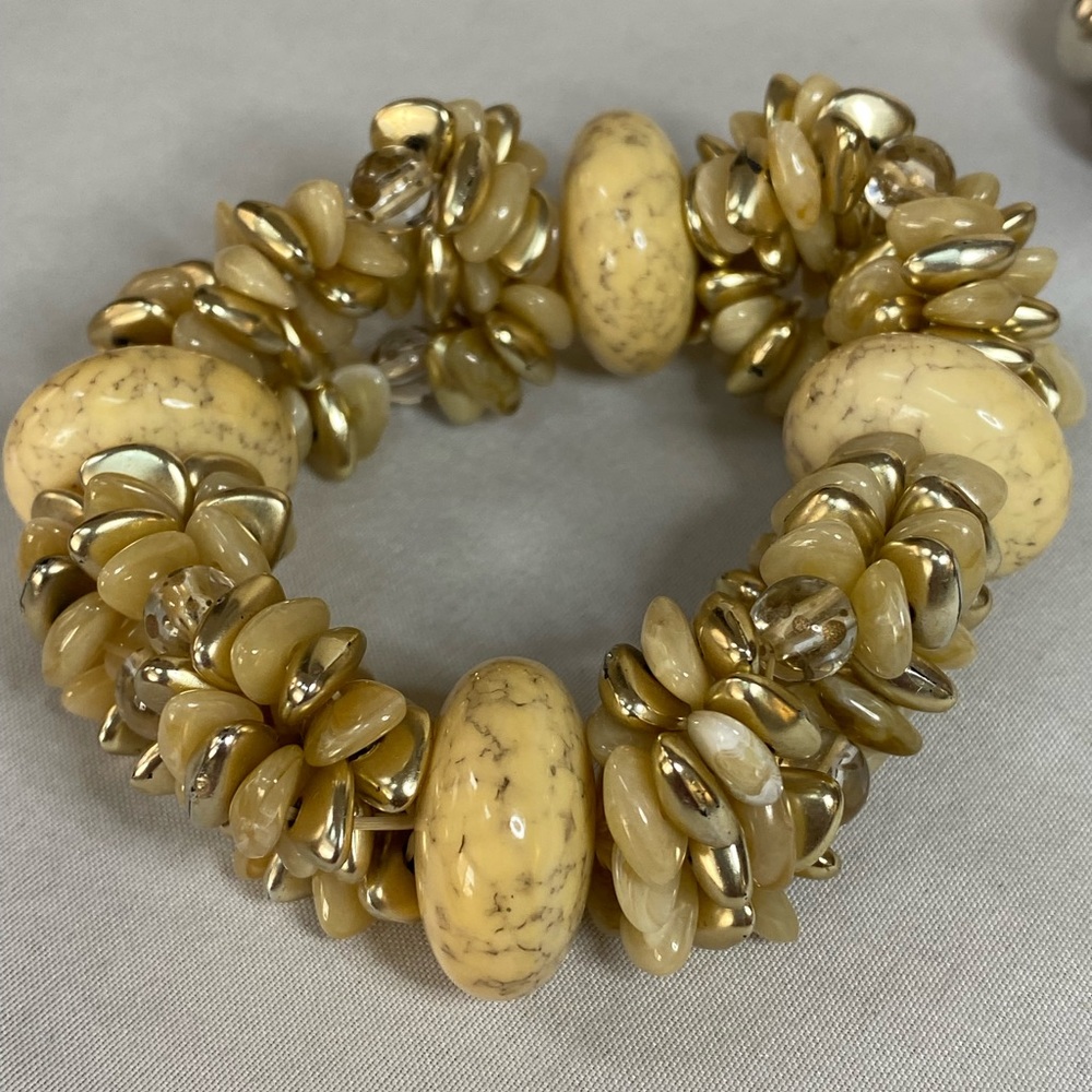 Group of chunky funky neutral stretch bracelets - Picture 5 of 12